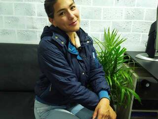 Ερωτική συνομιλία μέσω βίντεο emili-mac