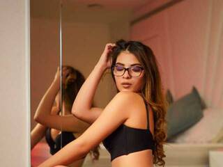 Ερωτική συνομιλία μέσω βίντεο Emili-Roose