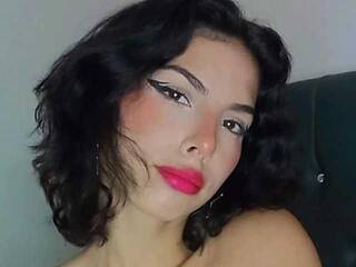 Ερωτική συνομιλία μέσω βίντεο EmillyCopers