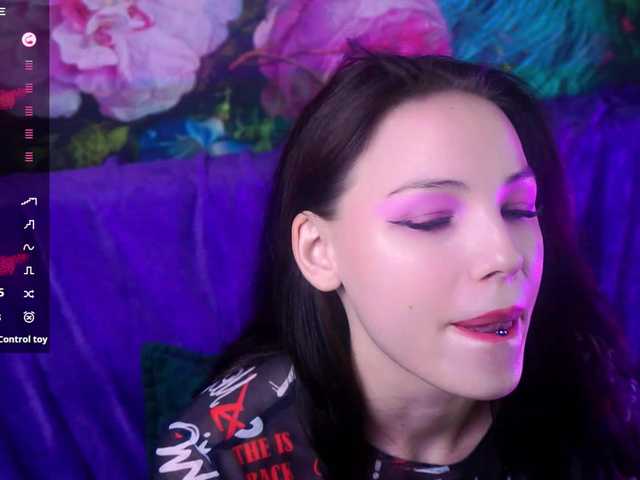 Εκπομπές οθόνης EmilyLuxxxury
