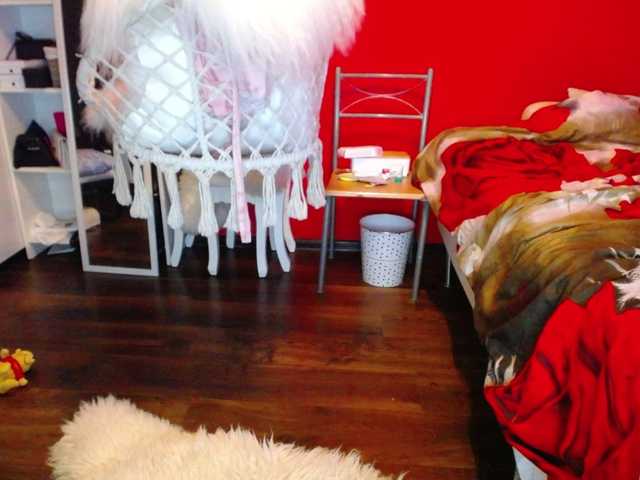 Εκπομπές οθόνης EmilyQueen