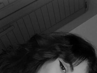 Ερωτική συνομιλία μέσω βίντεο Emyli-rousse-