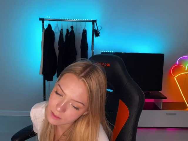 Εκπομπές οθόνης ElizabethEvan