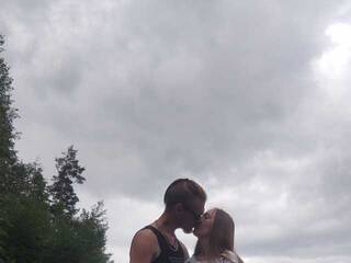 Ερωτική συνομιλία μέσω βίντεο F0XandM00N