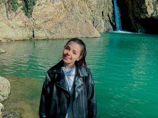 Ερωτική συνομιλία μέσω βίντεο Flora-69