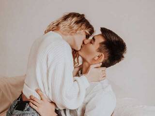 Ερωτική συνομιλία μέσω βίντεο FlowerNBlade