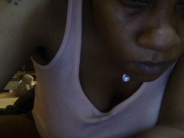 Εκπομπές οθόνης FreakyFeFe