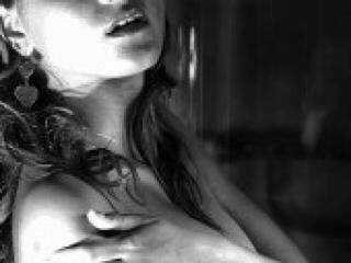 Ερωτική συνομιλία μέσω βίντεο genifersex