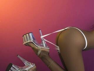 Ερωτική συνομιλία μέσω βίντεο GinnaBolton