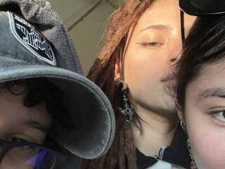 Ερωτική συνομιλία μέσω βίντεο Girls-addicted-cum