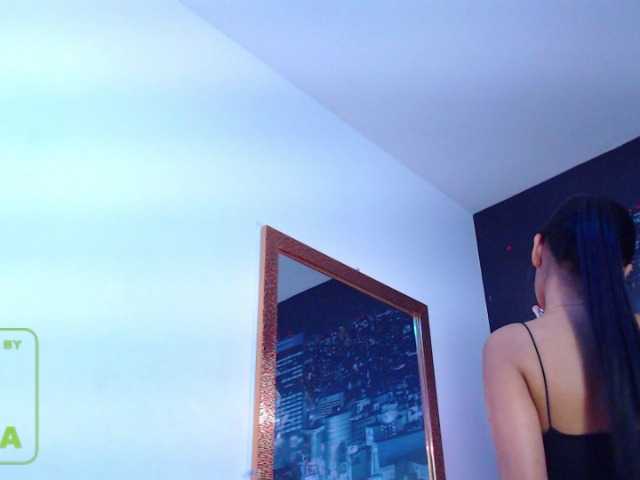 Φωτογραφίες hailyscot hello welcome to my living room #IamColombian #21years #brunette #longhair #naturalbody #single #height1.58 my god # blackeyes #smalltits