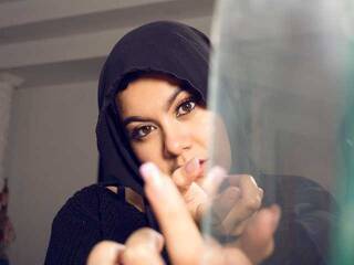 Ερωτική συνομιλία μέσω βίντεο halimabashar