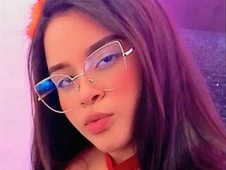 Ερωτική συνομιλία μέσω βίντεο hanamilkk