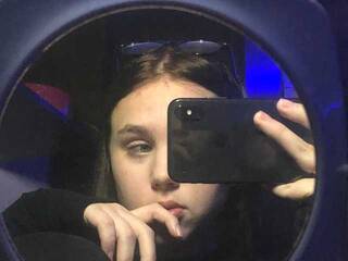 Ερωτική συνομιλία μέσω βίντεο Helen-Drums