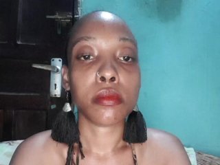 Ερωτική συνομιλία μέσω βίντεο Hennesy-Camila