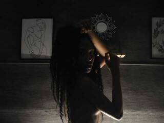 Ερωτική συνομιλία μέσω βίντεο Hilary-9