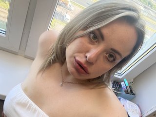 Ερωτική συνομιλία μέσω βίντεο HollyDoll