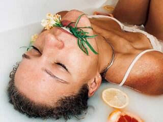 Ερωτική συνομιλία μέσω βίντεο HolyMummy