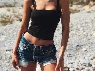 Ερωτική συνομιλία μέσω βίντεο hotanna