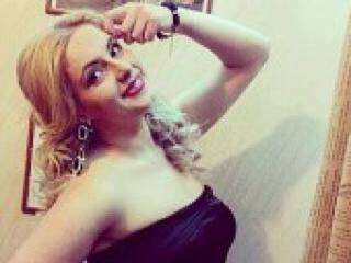 Ερωτική συνομιλία μέσω βίντεο hotaugust