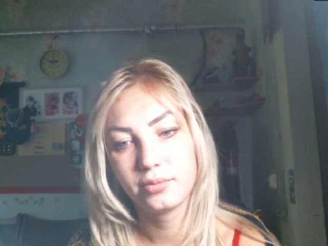 Φωτογραφίες HotCarmin Hi guys, i love to play love to dance... if you like slim blond .I do a show , 5 min for 500 tokens