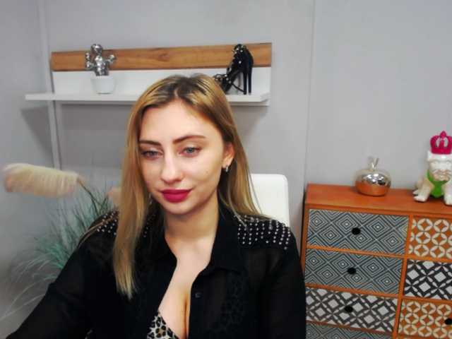 Εκπομπές οθόνης hottieLAURA