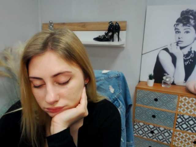 Εκπομπές οθόνης hottieLAURA
