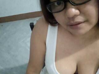 Ερωτική συνομιλία μέσω βίντεο hotYASSI4U