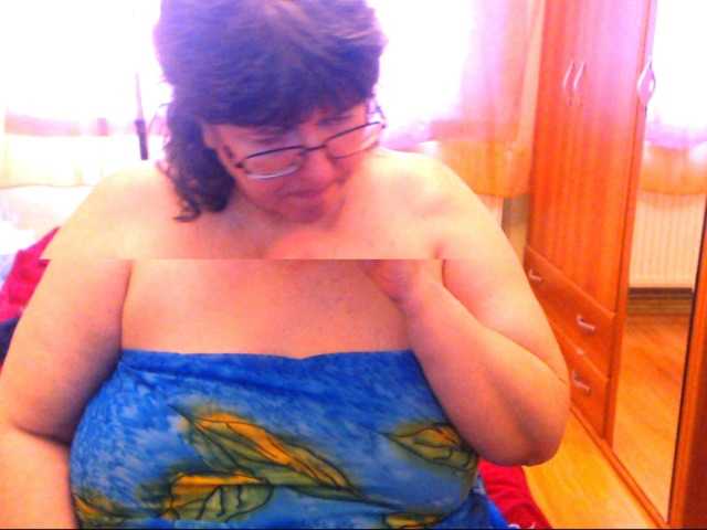 Εκπομπές οθόνης HugeTitsXXX