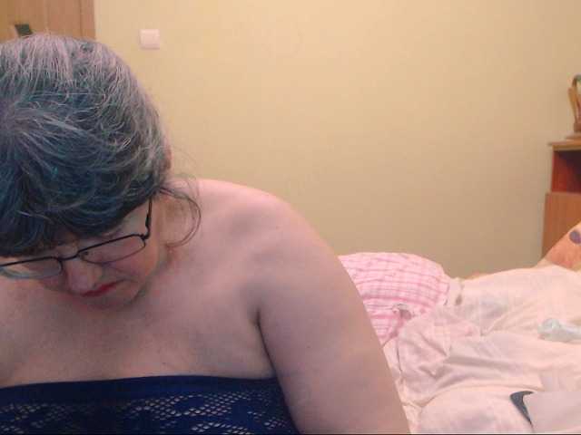 Εκπομπές οθόνης HugeTitsXXX