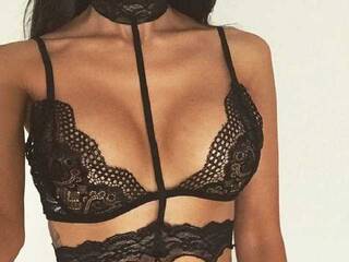 Ερωτική συνομιλία μέσω βίντεο Jaklina