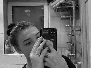 Ερωτική συνομιλία μέσω βίντεο jeansharp