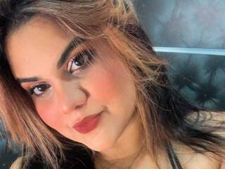 Ερωτική συνομιλία μέσω βίντεο Jessie-Bellucci