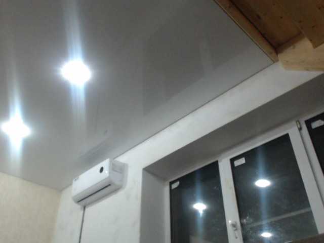 Εκπομπές οθόνης JessieWhites