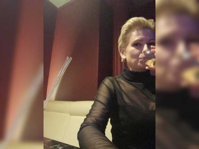 Εκπομπές οθόνης M-A-D-O-N-N-A