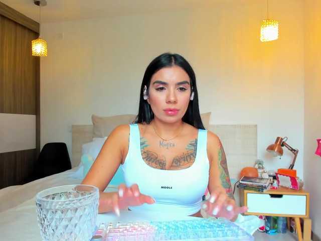 Φωτογραφίες Juanita-Fox Hi, Welcome, ❤️PRIVATE ON__ TOY VIBE FROM 5 Tokens - make me moan with my toy, you have the control of my wet pussy__My lord Mad_Money_Maker... allowing me enjoy to myself mmm Real Lord.