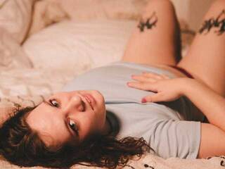 Ερωτική συνομιλία μέσω βίντεο JuliaGiez