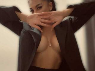 Ερωτική συνομιλία μέσω βίντεο JulieWerb