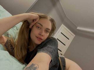 Ερωτική συνομιλία μέσω βίντεο HollyGolightly