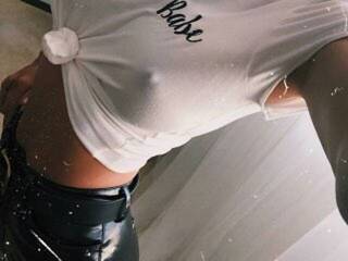 Ερωτική συνομιλία μέσω βίντεο --__-