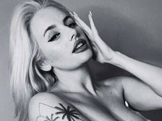 Ερωτική συνομιλία μέσω βίντεο Kaleicarter