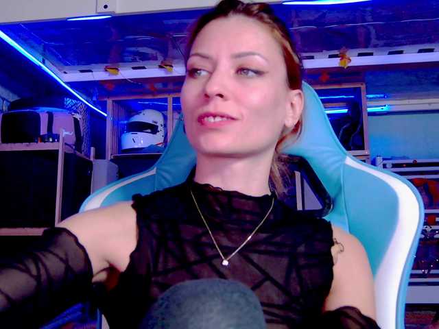 Φωτογραφίες karo131324 #smoke #feets , #sph #mistress #femdom