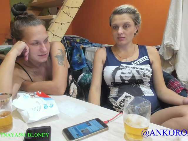 Εκπομπές οθόνης SEX-THREESOME