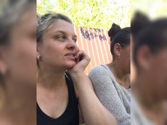 Εκπομπές οθόνης SEX-THREESOME