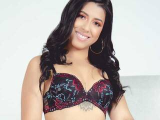 Ερωτική συνομιλία μέσω βίντεο KatieNolan