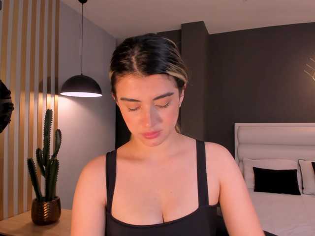 Εκπομπές οθόνης KatyRousse