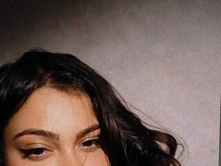 Ερωτική συνομιλία μέσω βίντεο KimWalkeer