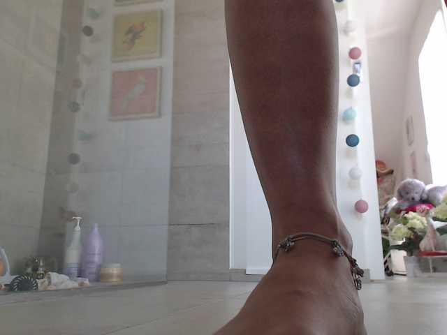 Εκπομπές οθόνης KinkyMoni