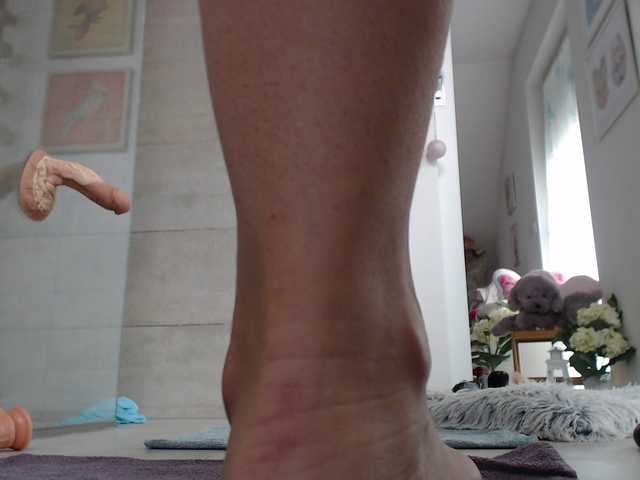 Εκπομπές οθόνης KinkyMoni