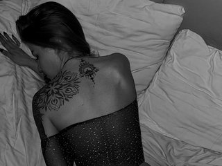 Ερωτική συνομιλία μέσω βίντεο KiraNa